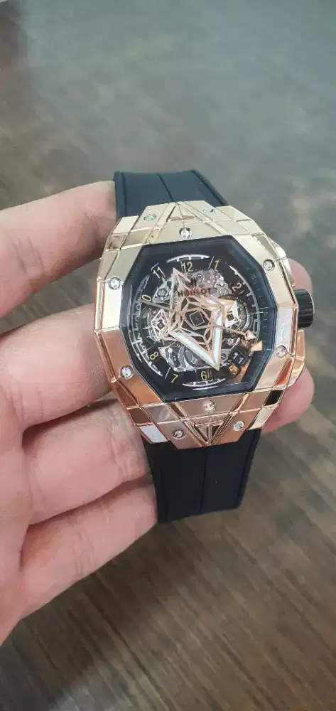 Hublot on sale jam harga