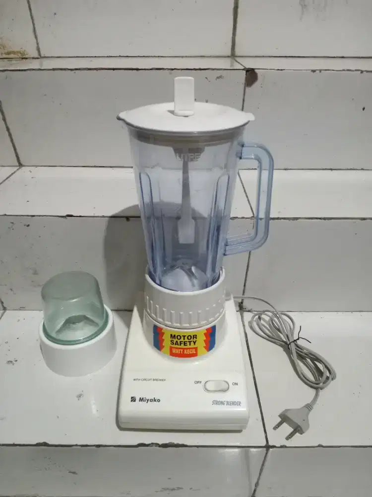 Blender 2 in 1 Merk Miyako Seri 1 Warna Putih (Plastik)