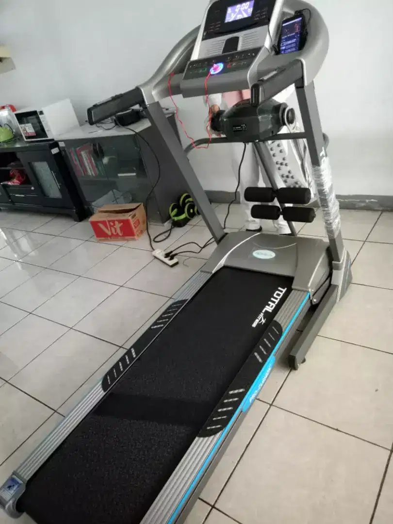 Alat fitnes treadmill elektrik TL 270 auto incline