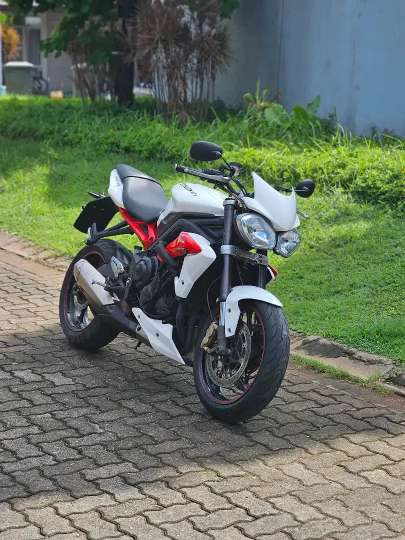 Triumph Street Triple 675 2015, full cakep, mulus, no PR