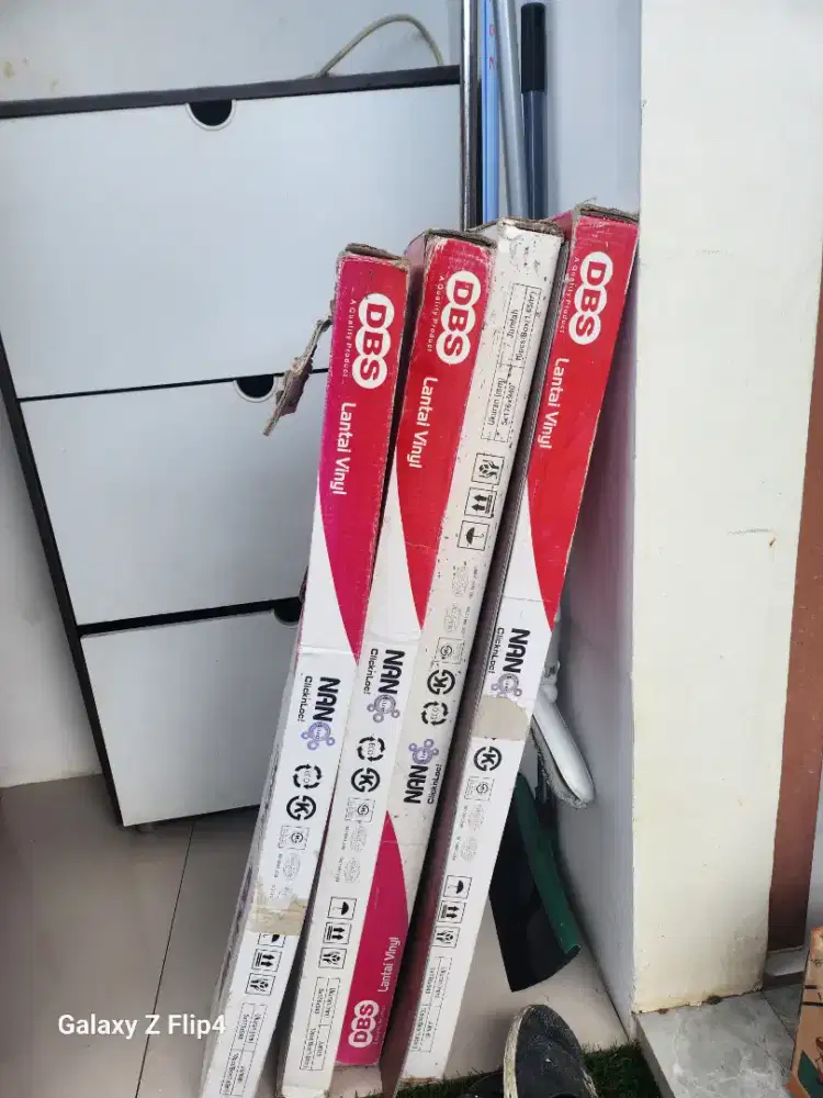 Lantai Vinyl Motif Kayu