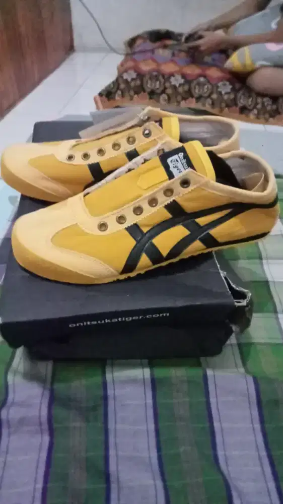 Sepatu onitsuka