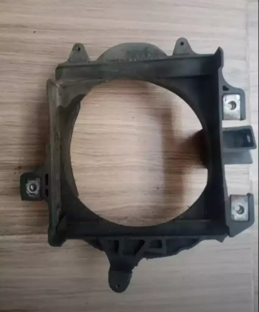pangkon radiator Vario 125 orisinil