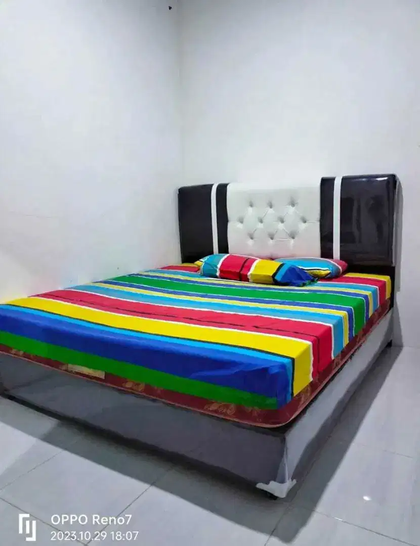 Divan minimalis ukuran 160×200 tanpa laci