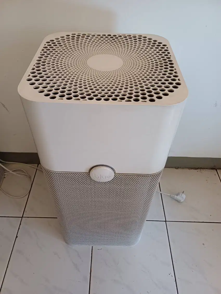 Air Purifier :  Blueair  Pure 121