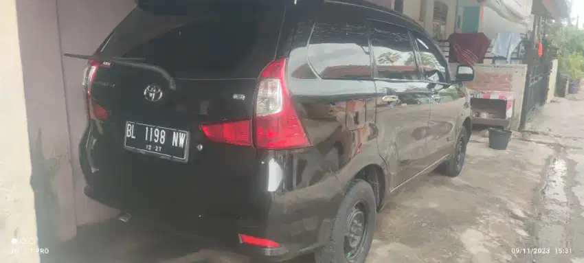 xenia 1.0 warna hitam tahun 2015