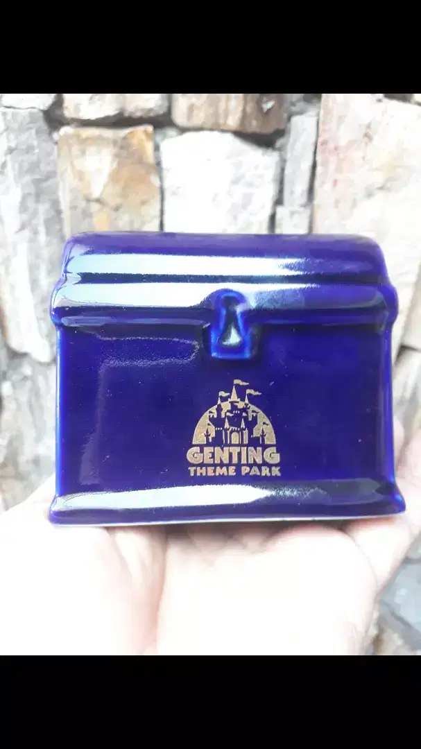 Antik vintage celengan keramik souvenir genting theme park malaysia