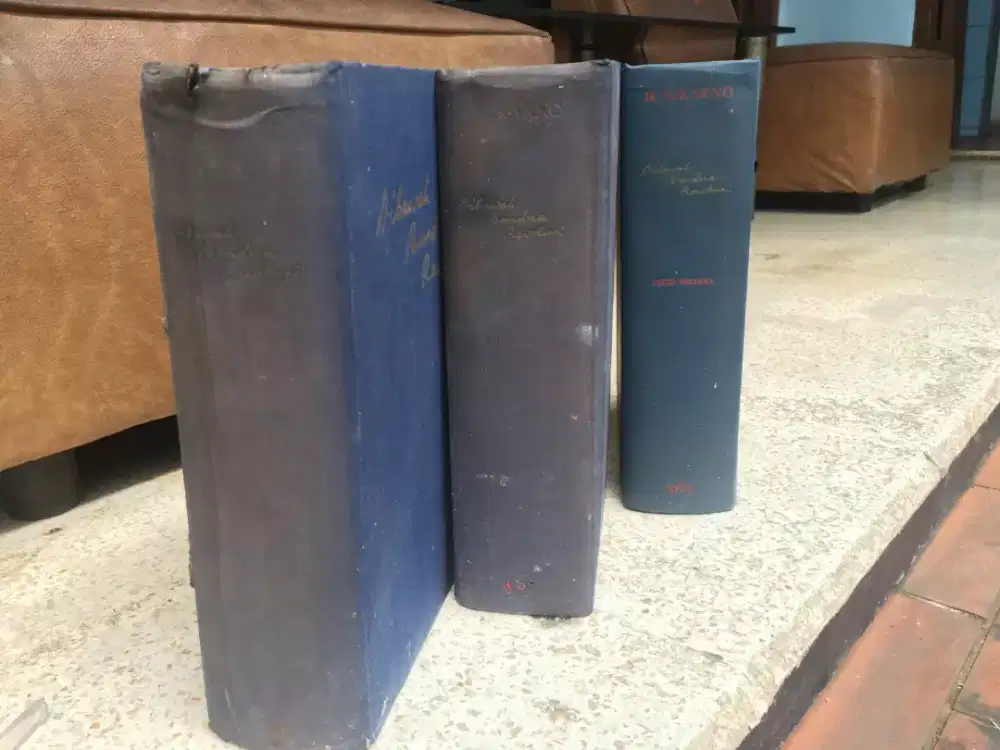 Buku dibawah bendera revolusi