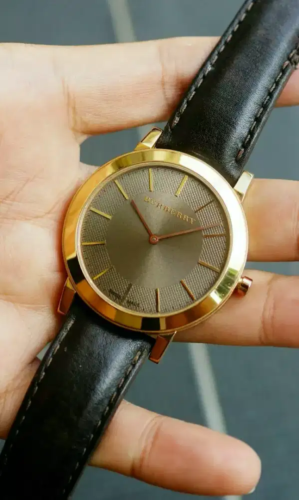 jam tangan fashion elegan pria Burberry