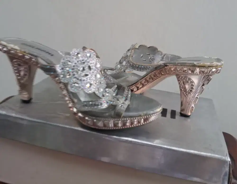 Sepatu Wanita Balnani ukuran 37