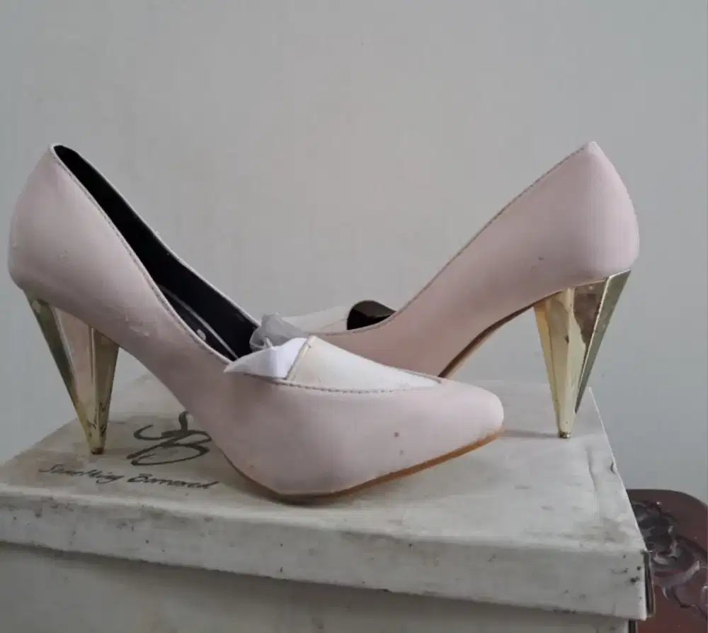 Sepatu Wanita Something Borrowed ukuran 37