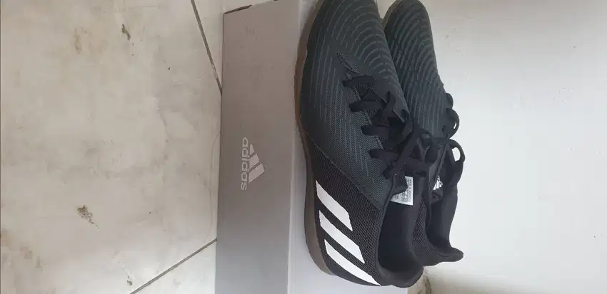 adidas Predator Edge.4 Sala Football Shoes Sepatu Futsal Pria [GX0024]