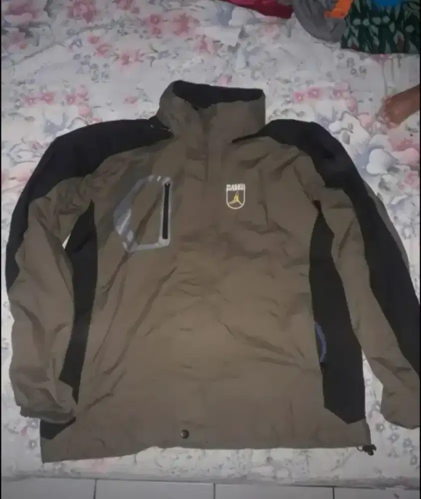 Jaket gunung makalu