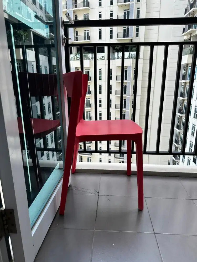 Kursi Merah kuat bahan plastik super kuat