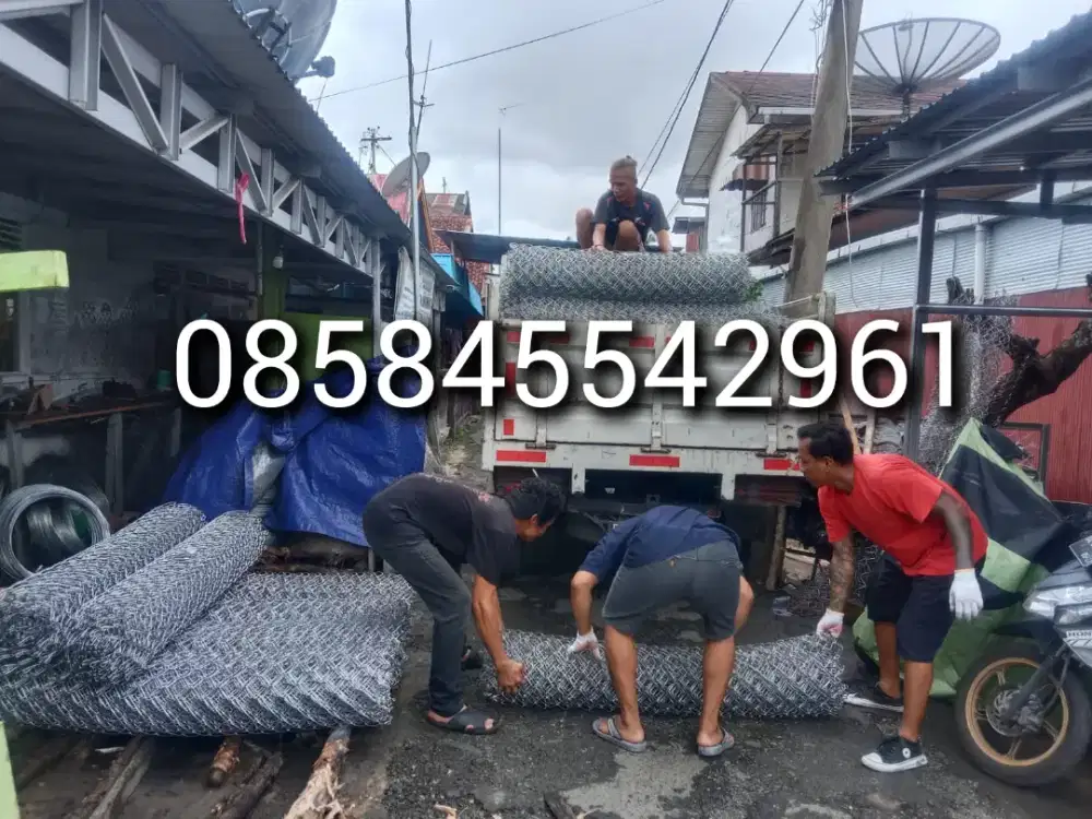 Kawat harmonika khas dan beronjong batu gunung