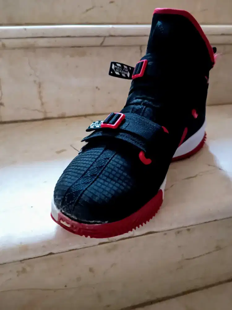 Sepatu Basket Lebron James Soldier 13 ukuran 44