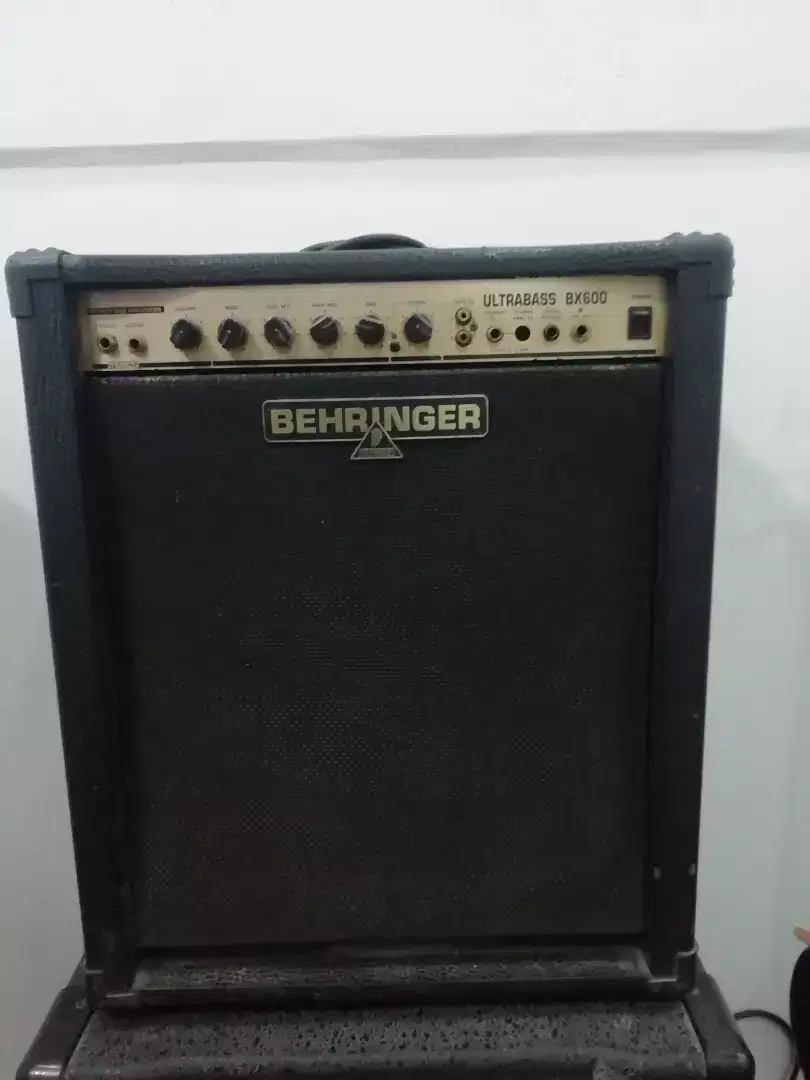 Ampli bass behringer 12in