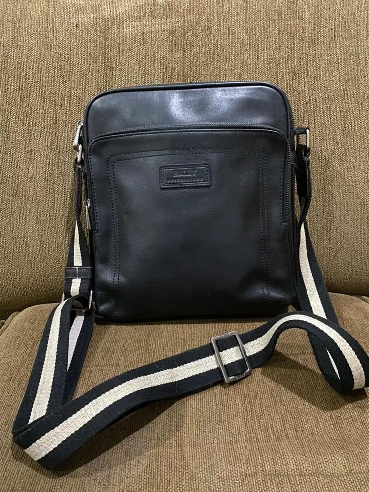 Tas selempang bally black leather