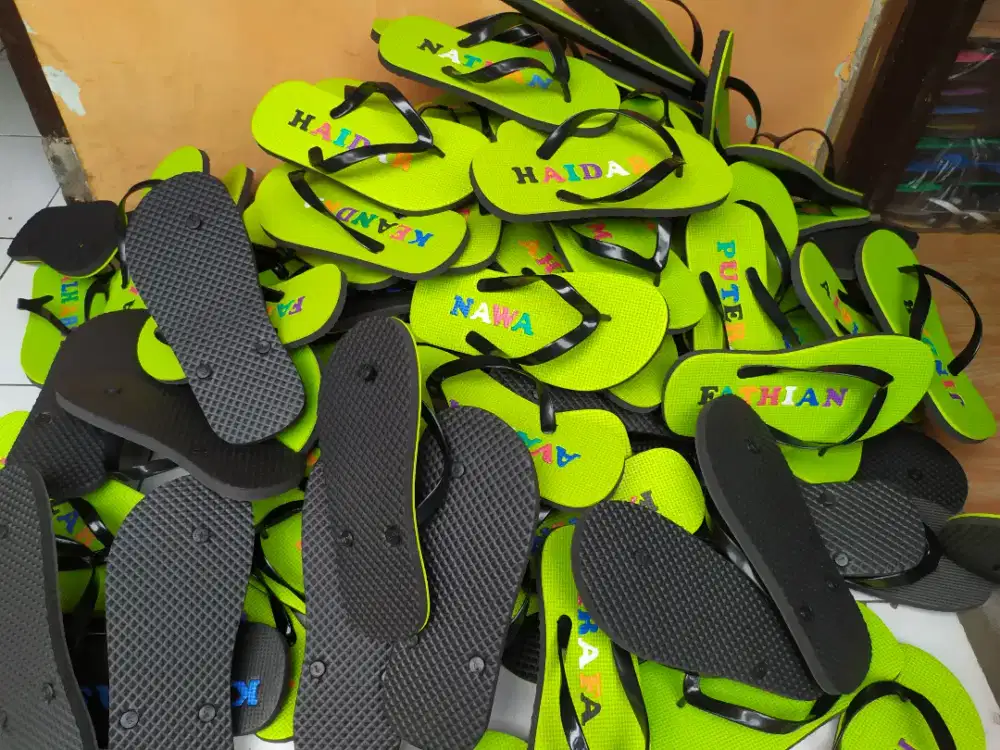 Sandal jepit custom nama warna ukuran langsung produsen