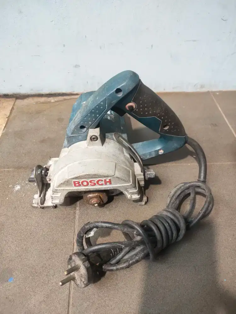 mesin potong kramik bosch gdm1334