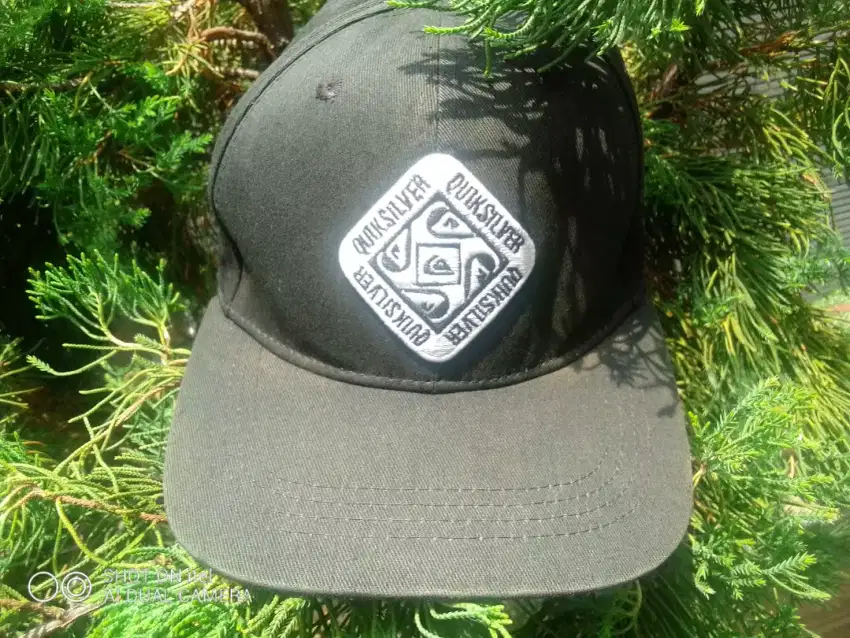 Quicksilver snapback preloved black colour
