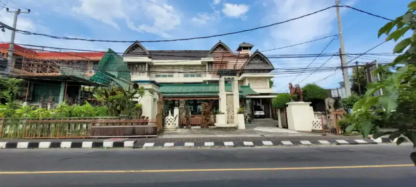 Dijual Gedung Galeri Mewah LT 3420m2 Jalan Raya Batubulan Gianyar Bali