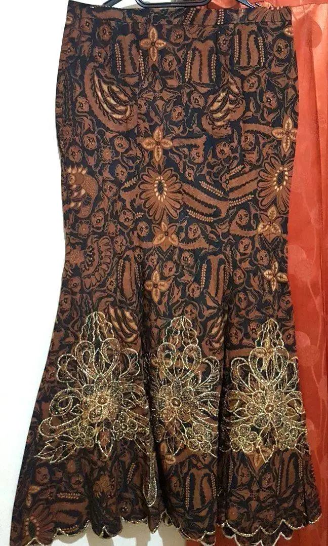 ROK BATIK BORDIR EMAS