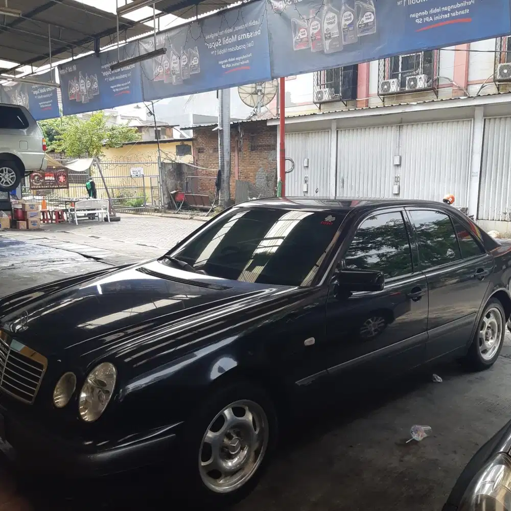 Mercedes Benz Mercy Hitam Black E230 1998