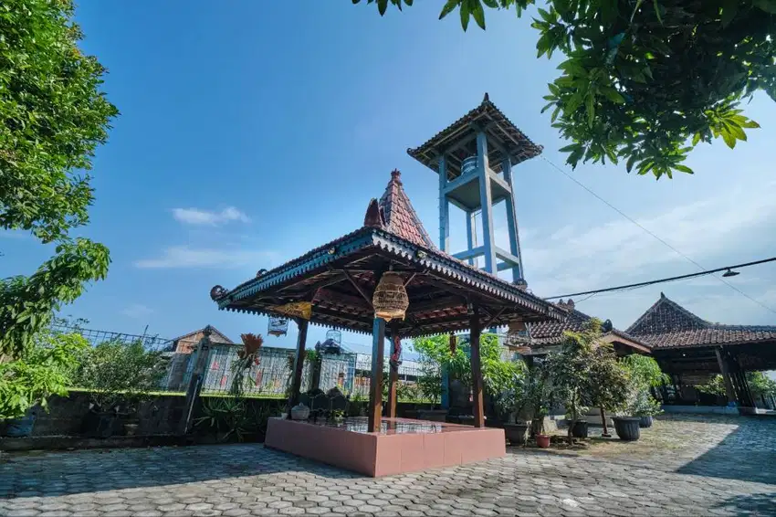Homestay Bernuansa Etnik Halaman Luas dekat Rumah Budaya Tembi