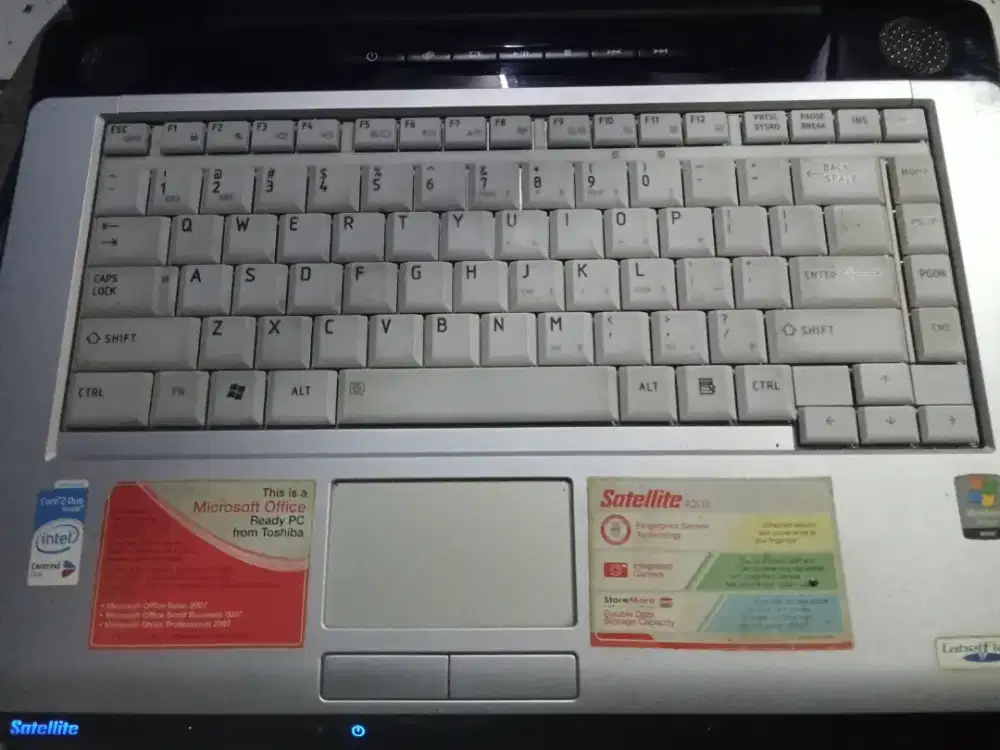 Laptop Thosiba black silver