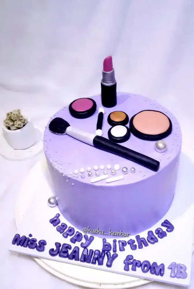 Kue ulang tahun make-up
