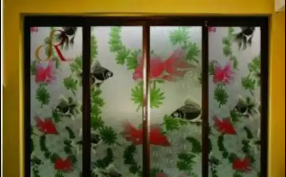 Stiker kaca bercorak cocok untuk dekorasi rumah