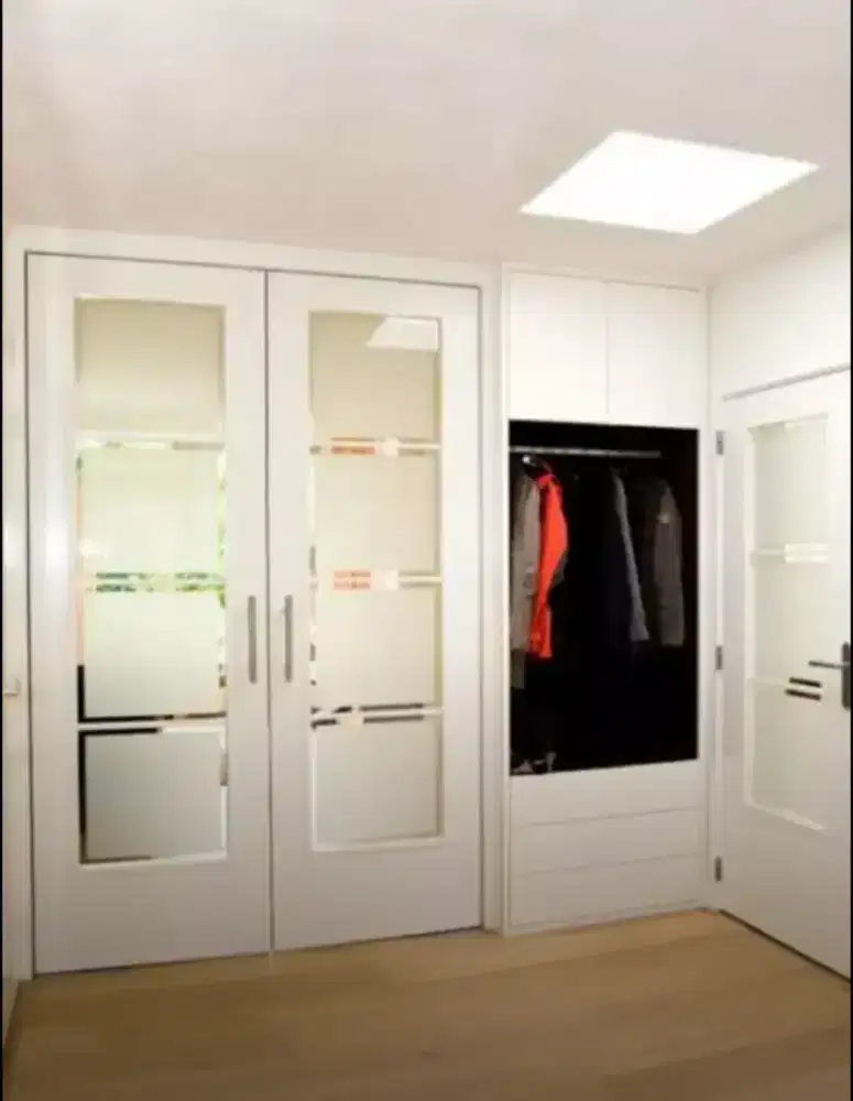 Kaca terlihat bagus dengan stiker sanblas kaca film