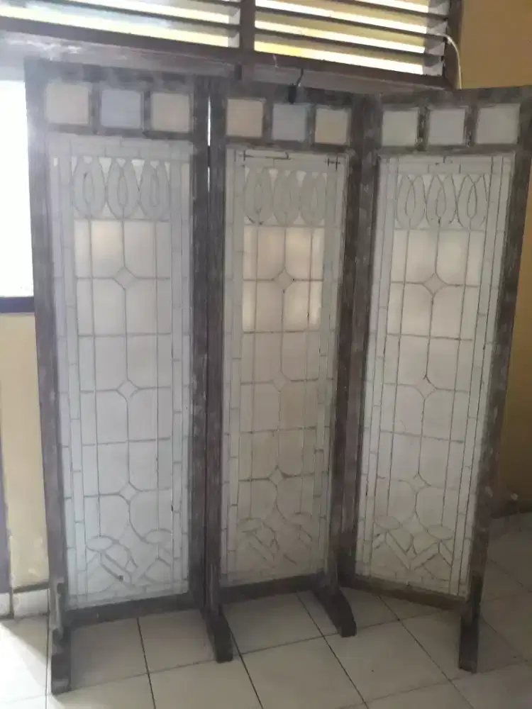 PENYEKAT RUANG atau DIVIDER