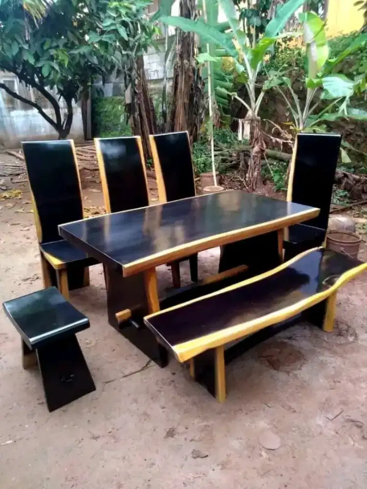 Meja makan trembesi bayar cod