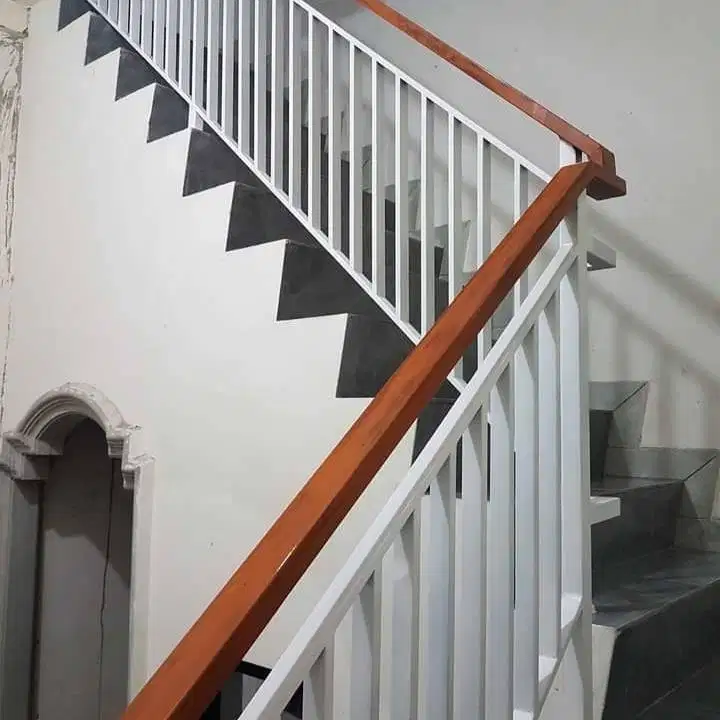 reling pegangan kayu modren