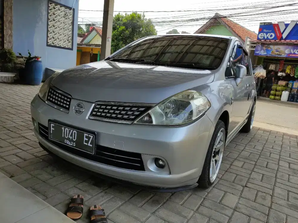 Dijual Nissan Latio Hatchback - Mobil Bekas - 916492294