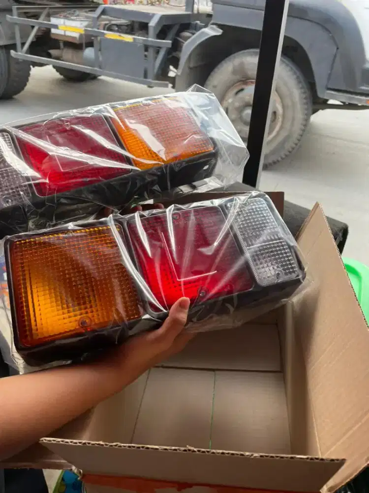 Lampu rem belakang hino dutro