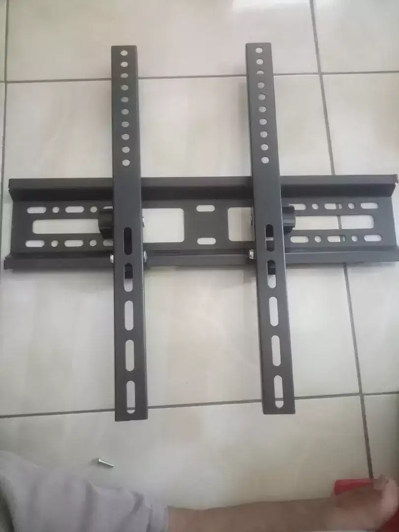 Jasa pasang bracket tv led 50-55+ pasang