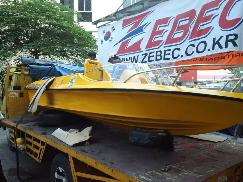 Speed Boat penarik banana boat