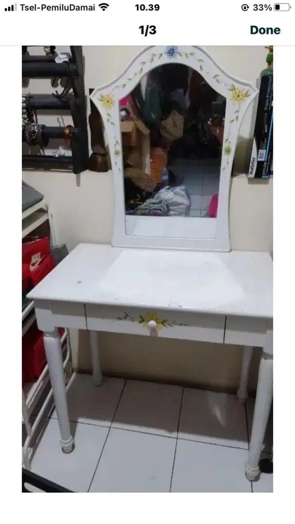 meja rias warna putih