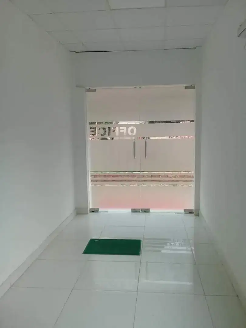 Pintu kaca alumunium