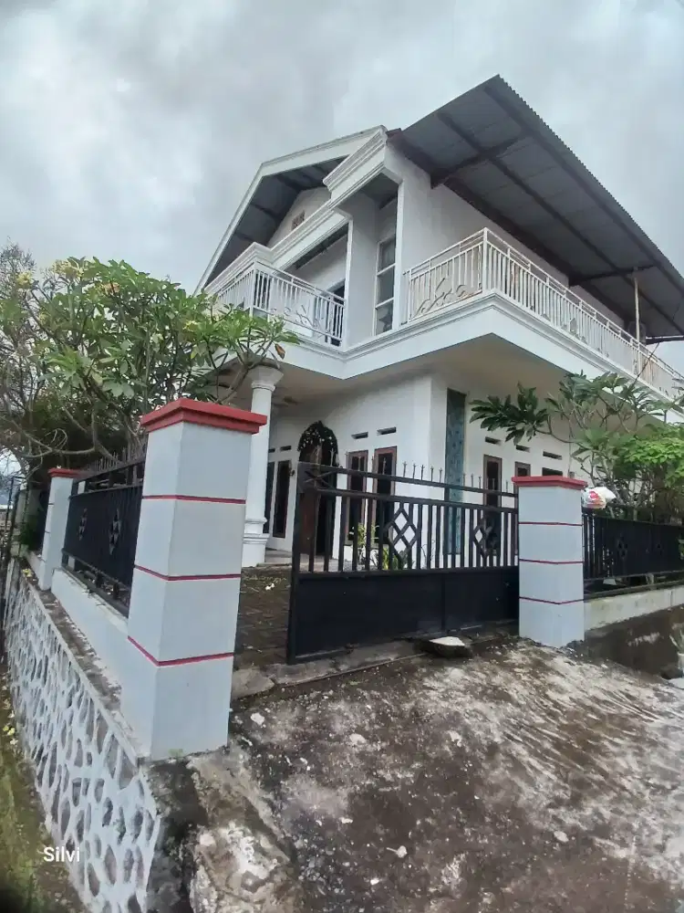 Disewakan rumah 2lt bisa buat kantor Kmplx Perumahan dekat Pintu TOL