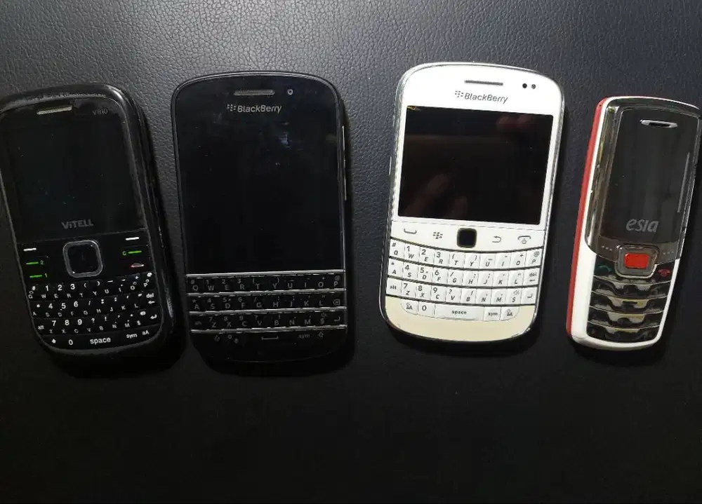 Handphone second untuk koleksi. BB, Huawei, Vitell