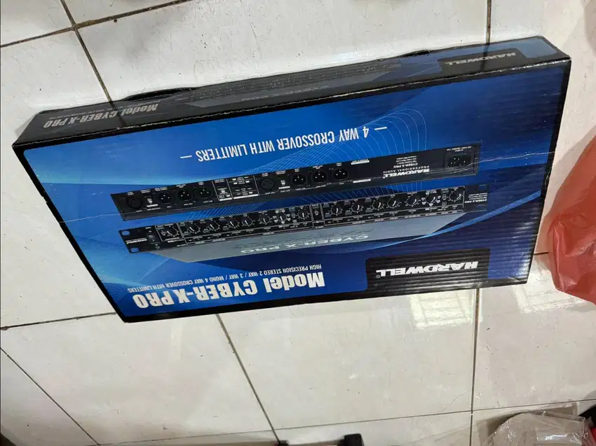 Seperti baru Crossover HARDWELL Cyber-XPro / CYBER-XPRO
