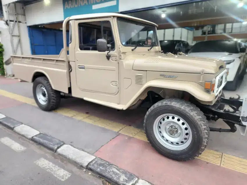 Toyota landcruiser hardtop pickup matic 1981 AT 4x4 habis restorasi