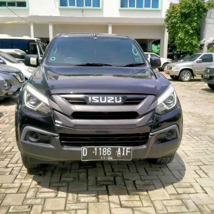 Isuzu Mux L Wd Mt X Mobil Bekas