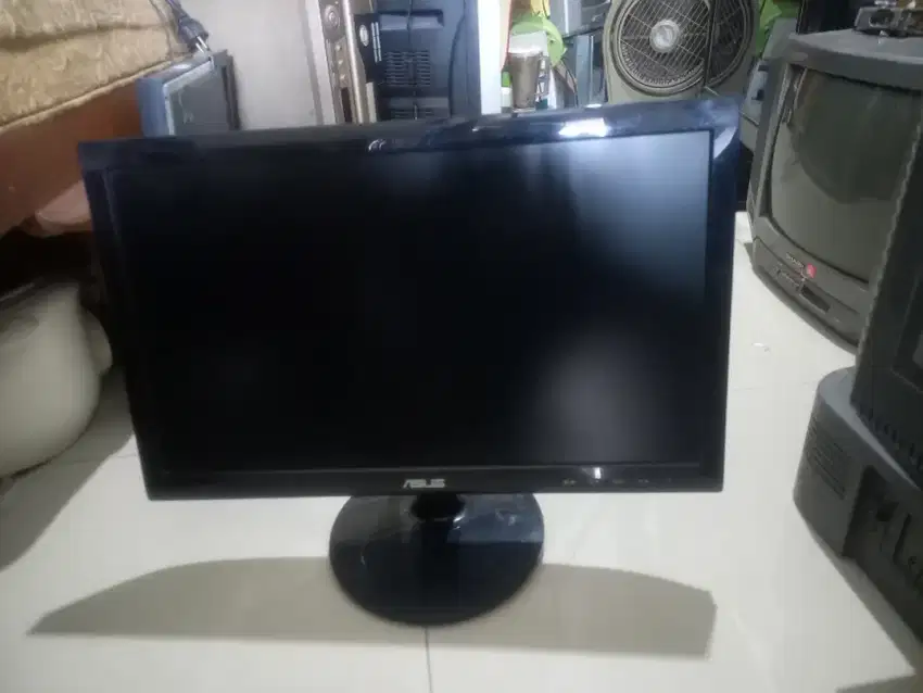 Jual monitor 19inch merk Benq ( seement)