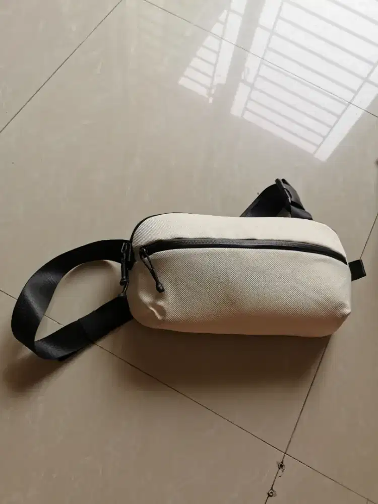Tas sling bag putih