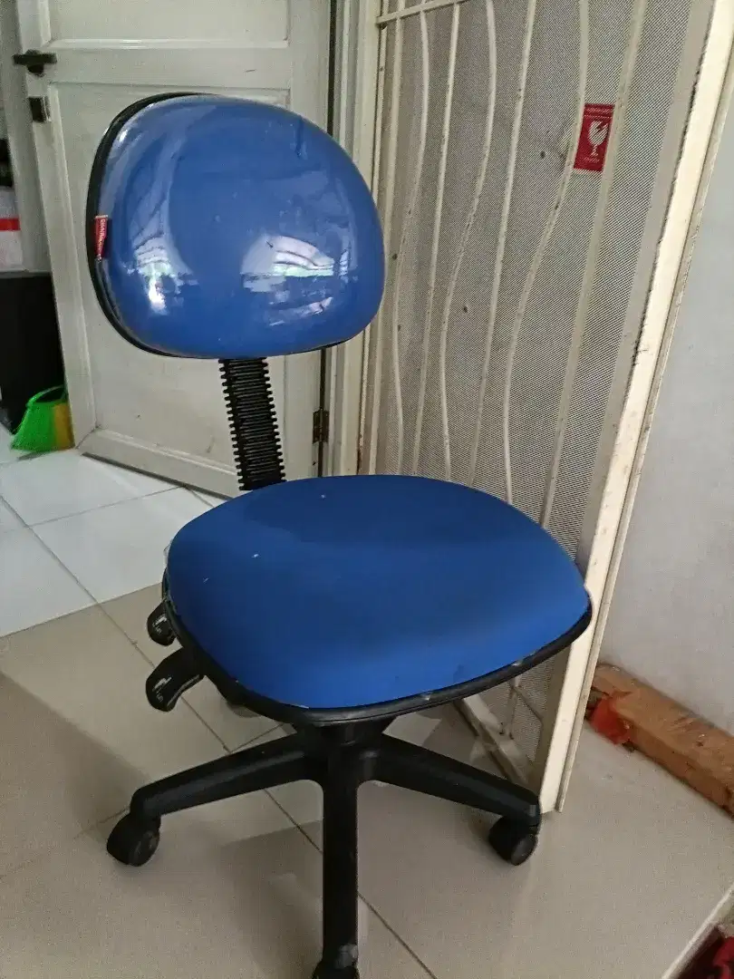 Kursi kantor bekas